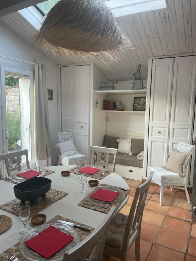 Le Chai Maison De Charme Pour Tribu Joyeuse Le Château-dʼOléron Exteriér fotografie