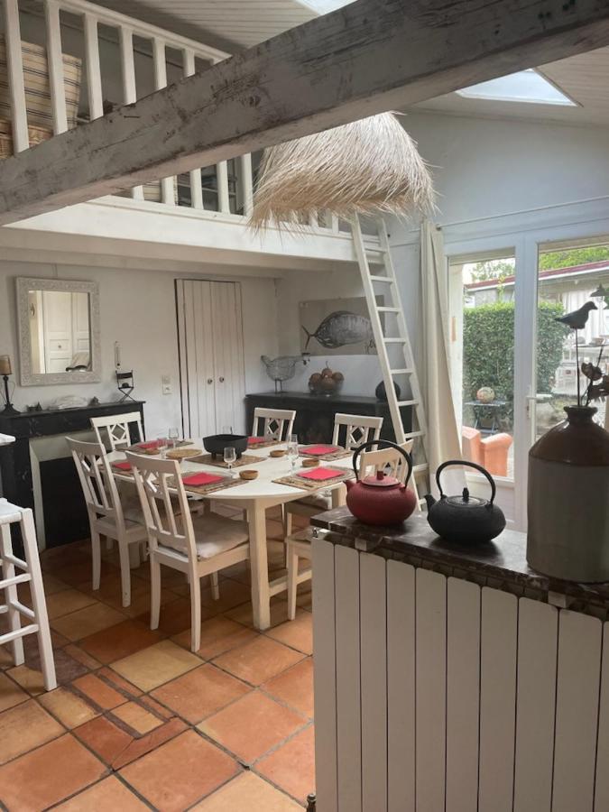 Le Chai Maison De Charme Pour Tribu Joyeuse Le Château-dʼOléron Exteriér fotografie
